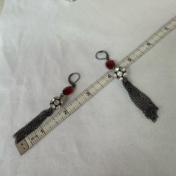 Chainmail vibe dangle earrings with rhinestone orb - Picture 5 of 6